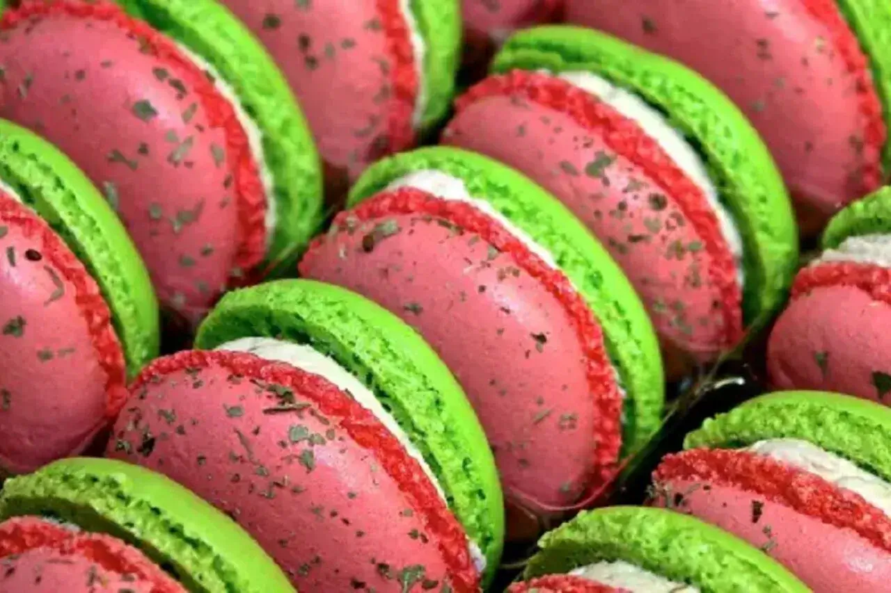 Les macarons Hottekiet | macarons fraises basilics